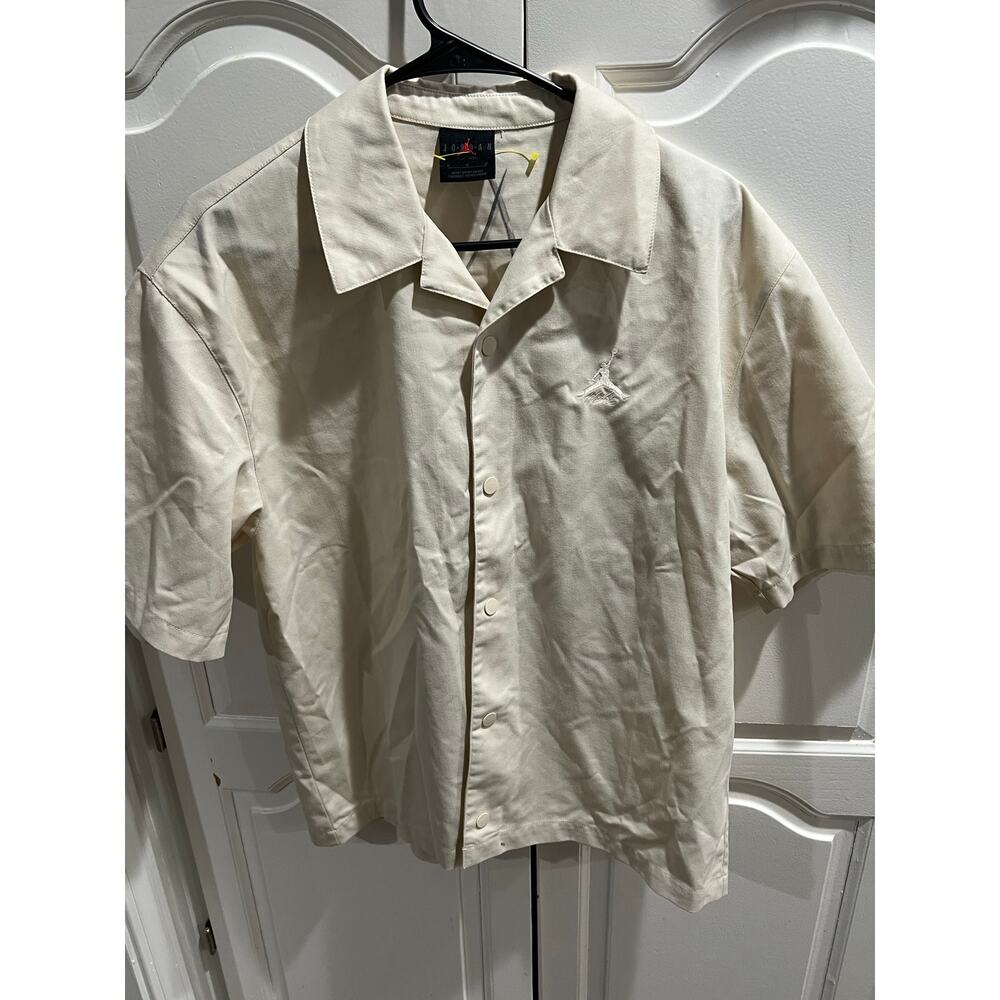 Nike Jordan Button Shirt Men’s M Cream Short Sleeve Jumpman Embroidered Logo